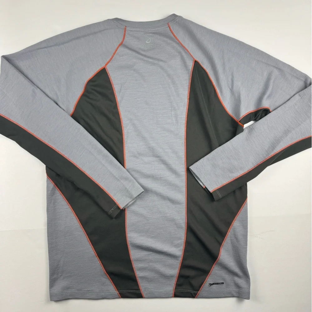 The North Face Men's Flight Series Light Gray and Black Long Sleeve Tee large